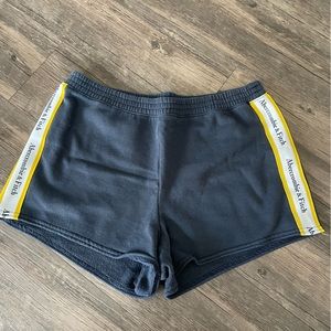 Women’s medium Abercrombie & Fitch fleece shorts